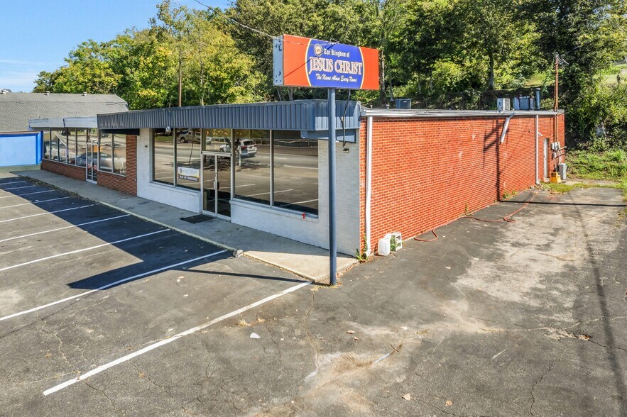 More Photos Of , Clarksville General Retail For Sale