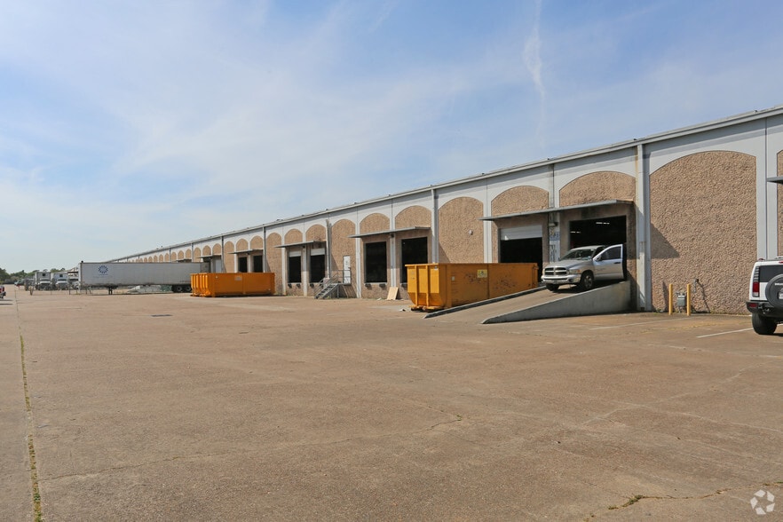 More Photos Of 1244-1288 Silber Rd, Houston Unknown For Lease