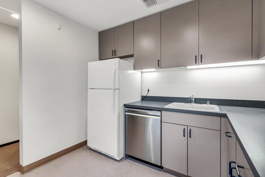 More Photos Of 418 Aviation Blvd, Santa Rosa Medical For Sale