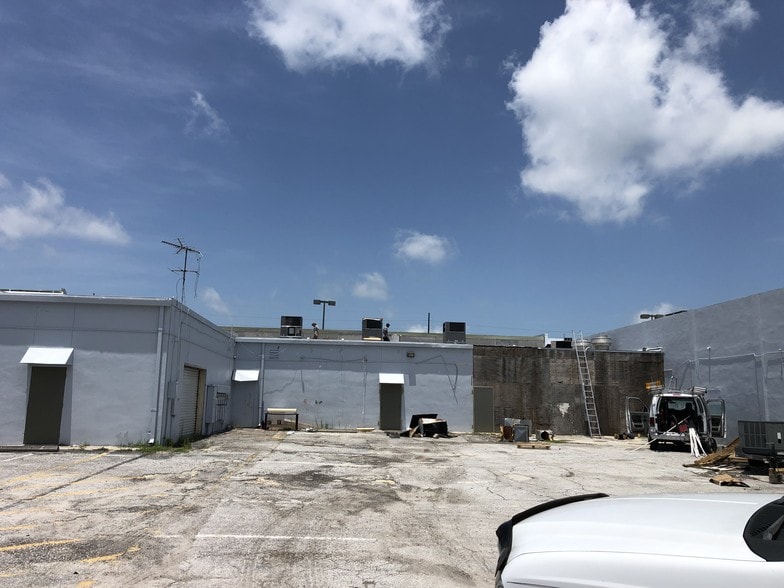 More Photos Of 1861 N Highland Ave, Clearwater General Retail For Lease