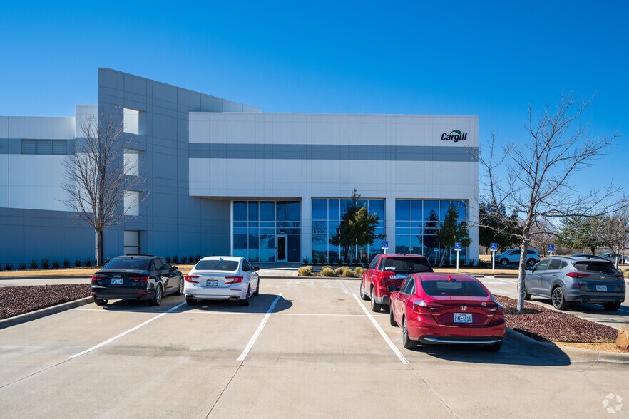 Primary Photo Of 1200 Intermodal Pky, Haslet Warehouse For Lease