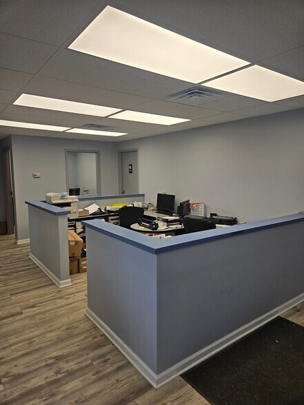 More Photos Of 6710 Vip Pky, Mattydale Warehouse For Lease