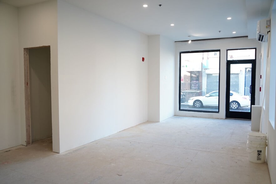 More Photos Of 2001 S 10th St, Philadelphia Storefront Retail Residential For Lease