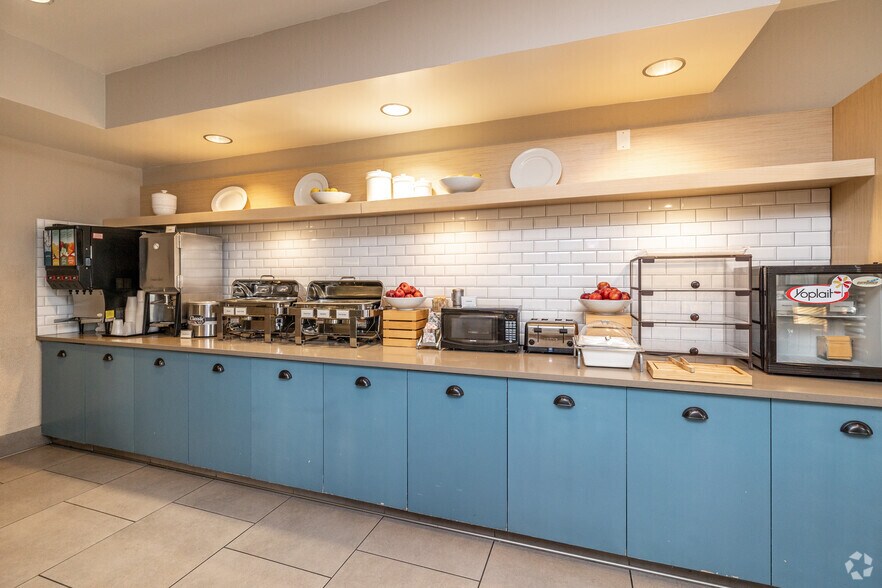 More Photos Of 2550 Freeway Blvd, Brooklyn Center Hotel For Sale