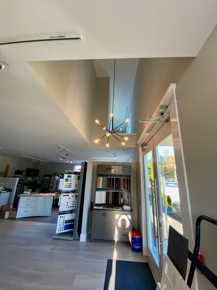 More Photos Of 147 Portsmouth Ave, Stratham Freestanding For Lease