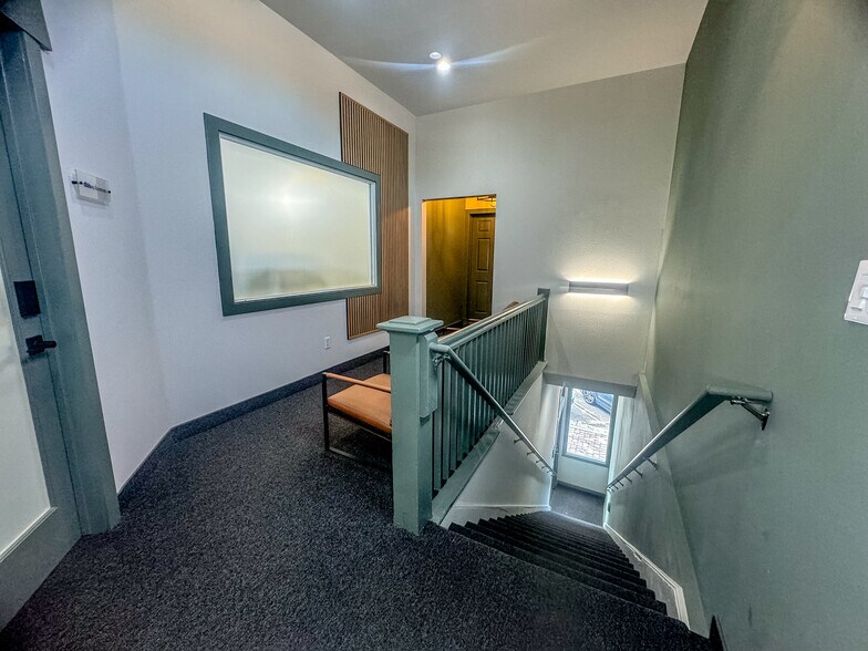 More Photos Of 212 Main St, Seal Beach Office Residential For Lease