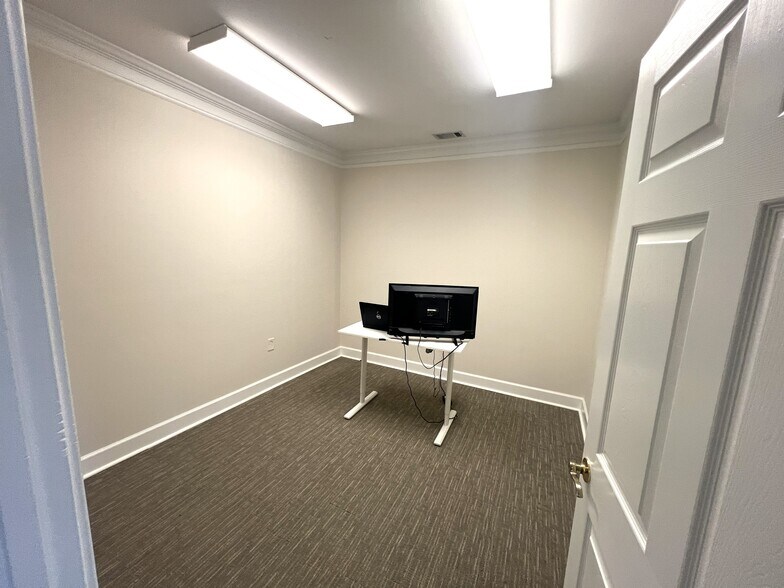 More Photos Of 5470 McGinnis Village Pl, Alpharetta Office For Lease