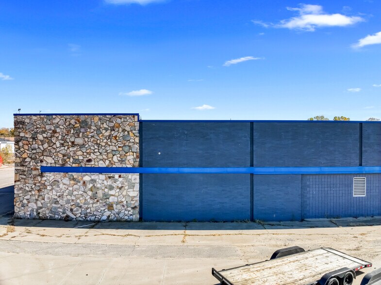 More Photos Of 2010 N Dort Hwy, Flint Service For Sale