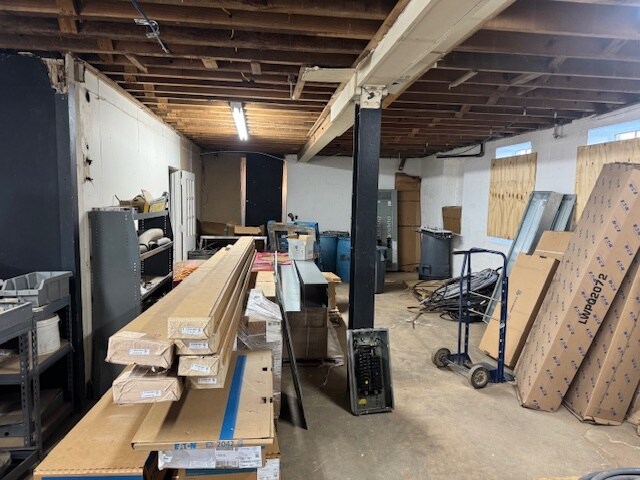 More Photos Of 3 Salisbury St, Lexington Flex For Lease