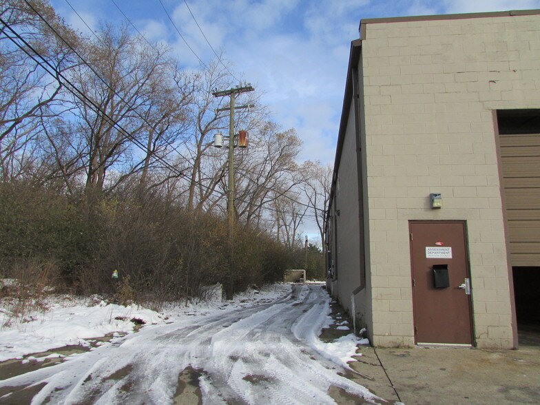 More Photos Of 14033-14055 Achyl Ave, Warren Warehouse For Sale