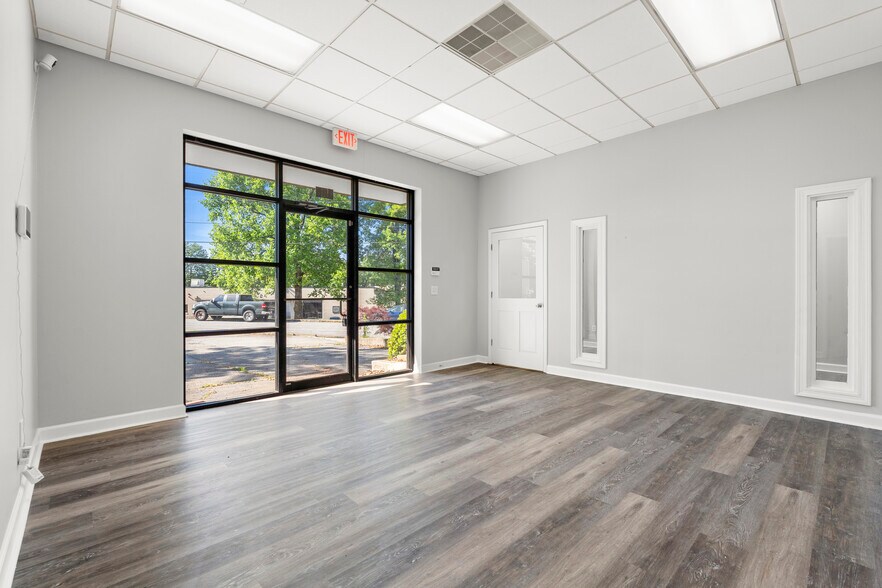 More Photos Of 203 Rio Cir, Decatur Light Distribution For Lease