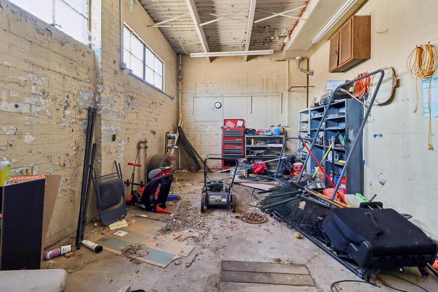 More Photos Of 801 Court Ave, Chariton Service Station For Sale