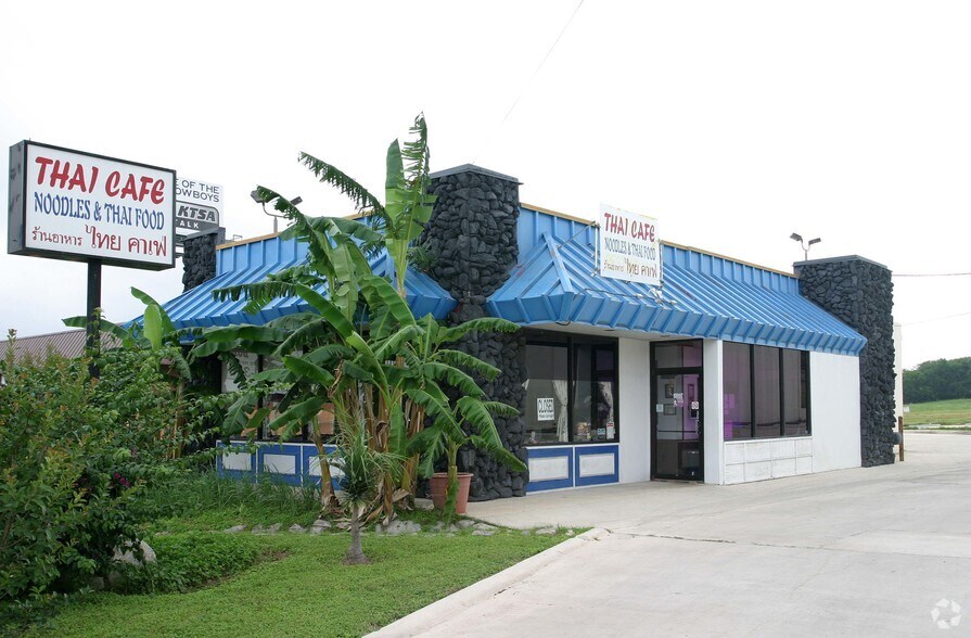 More Photos Of 11318 Perrin Beitel Rd, San Antonio Restaurant For Sale