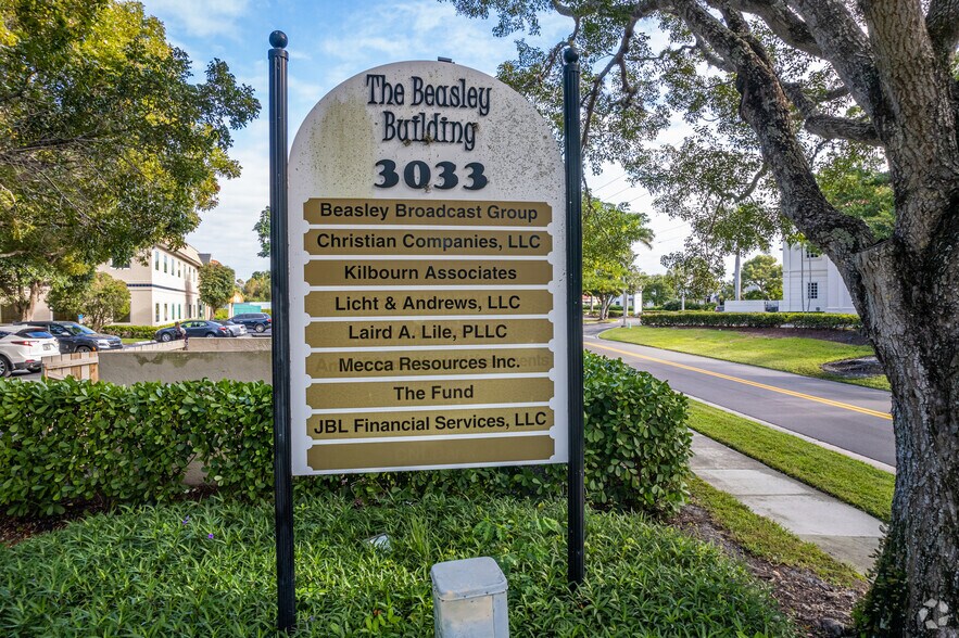 More Photos Of 3033 Riviera Dr, Naples Office For Lease