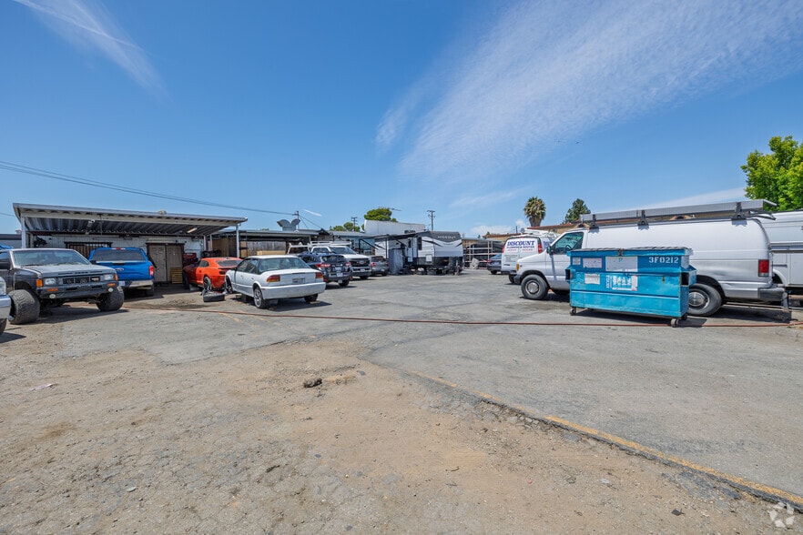 More Photos Of 540 Veterans Blvd, Redwood City Truck Terminal For Lease