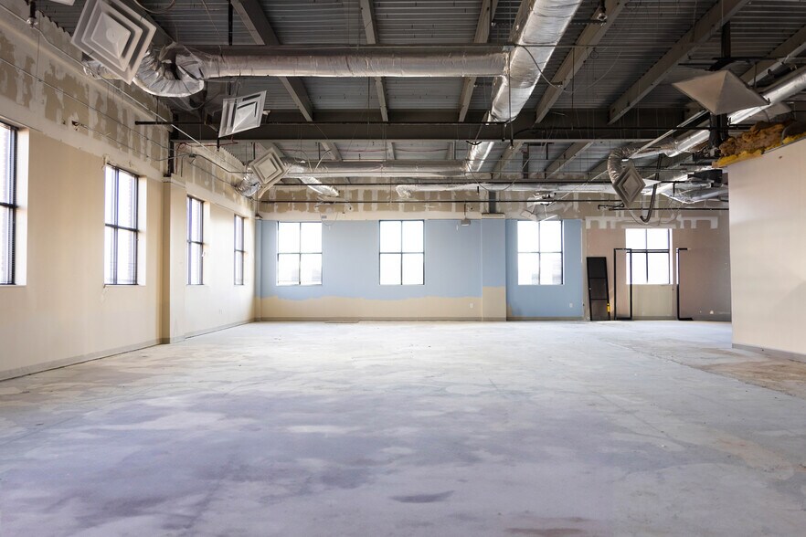 More Photos Of 200 Commerce St, Clarksville Office For Lease