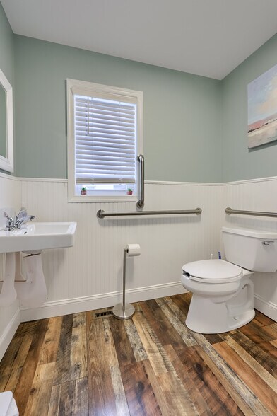 More Photos Of 445 Mountville Dr, Lebanon Office For Sale