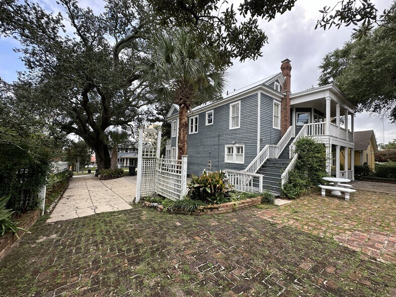 More Photos Of 16 W La Rua St, Pensacola Loft Creative Space For Sale