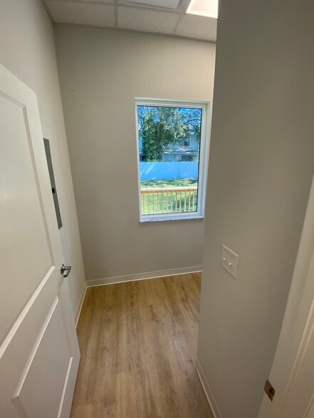More Photos Of 665-677 S Kings Ave, Brandon Medical For Lease