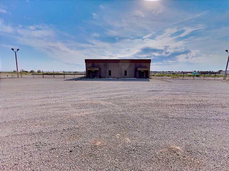 More Photos Of 1717 S 28th St, Clinton Distribution For Lease