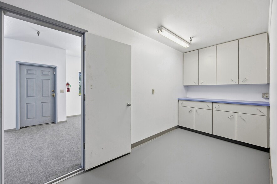 More Photos Of 12150 Charles Dr, Grass Valley Warehouse For Sale