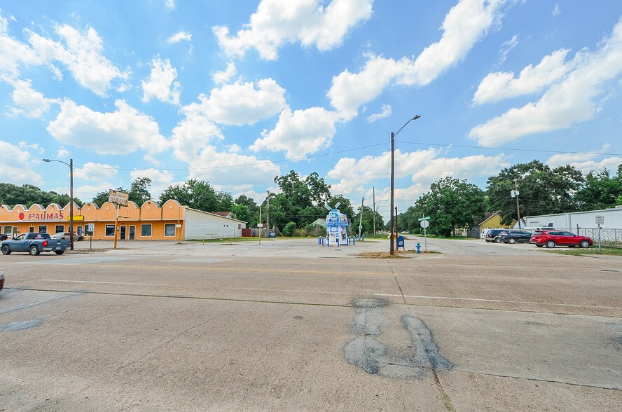 More Photos Of 7645-7661 Park Place Blvd, Houston Restaurant For Sale
