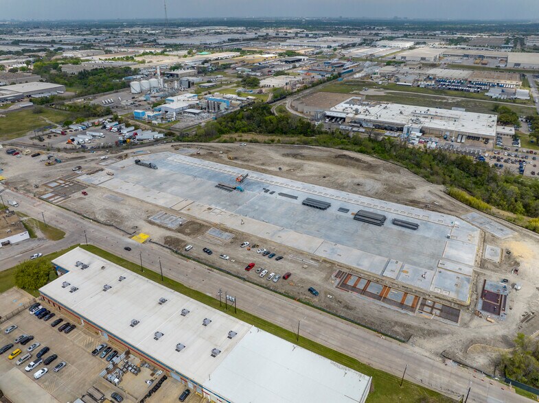 More Photos Of 2801 Wood Dr, Garland Distribution For Lease