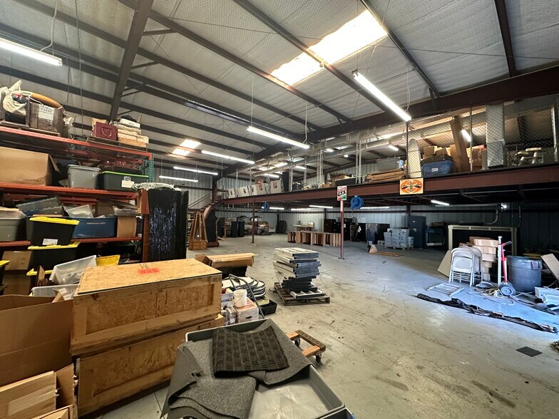 More Photos Of 3007 Crossview Dr, Houston Showroom For Sale