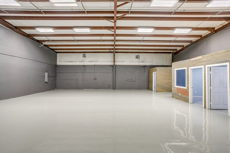 More Photos Of 6225 E Highway 114, Rhome Warehouse For Lease