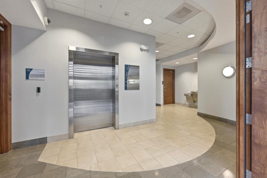 More Photos Of 9420 Bonita Beach Rd, Bonita Springs Office For Lease