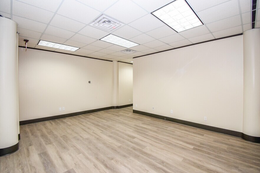 More Photos Of 5402 S Staples St, Corpus Christi Office For Lease