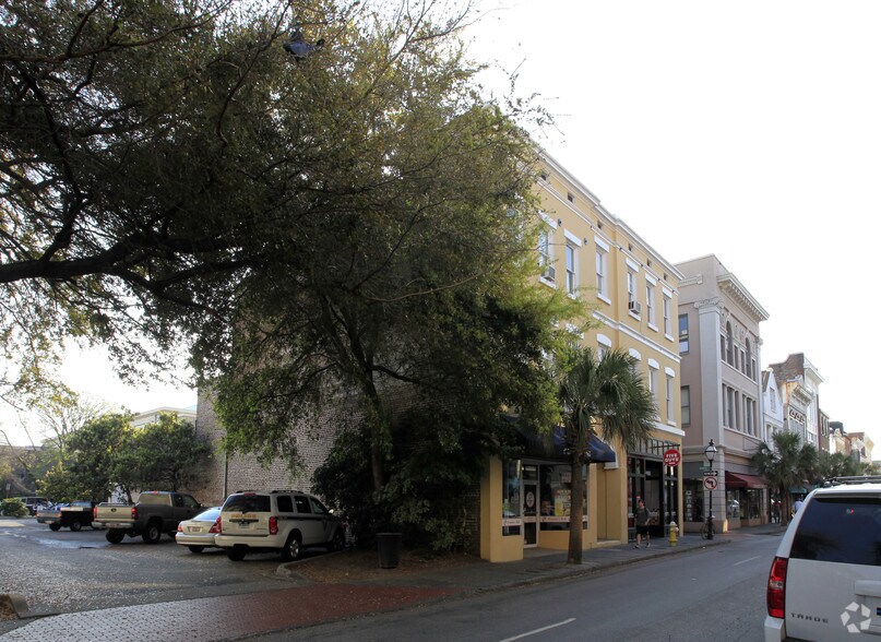 More Photos Of 364 King St, Charleston Storefront Retail Residential For Lease