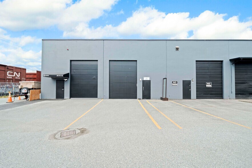 More Photos Of 817-831 W 1st St, North Vancouver Warehouse For Sale