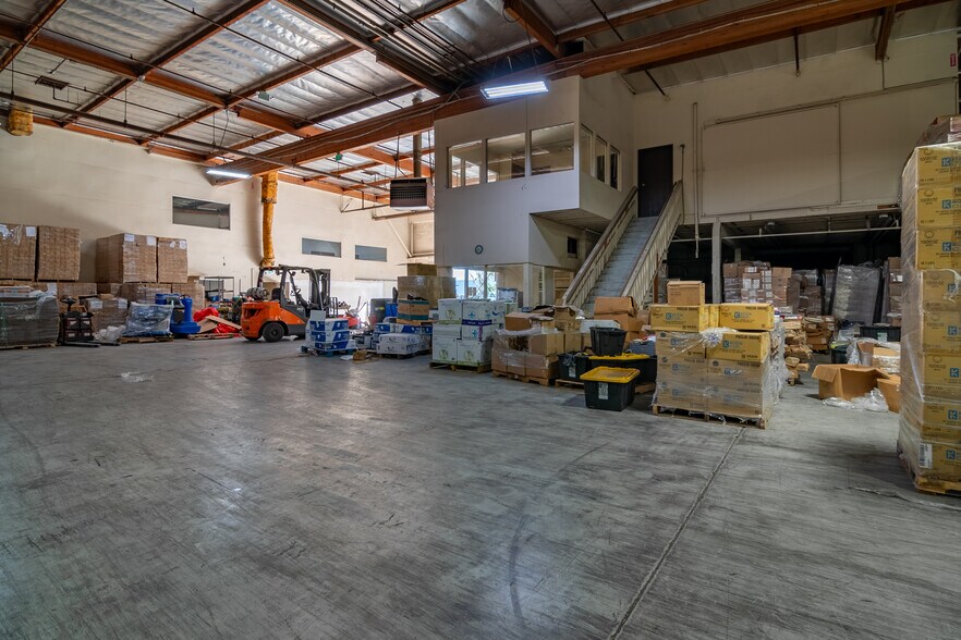 More Photos Of 8321 De Celis Pl, North Hills Warehouse For Lease