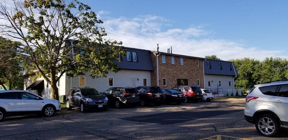 More Photos Of 2499 Rice St, Roseville Office For Lease