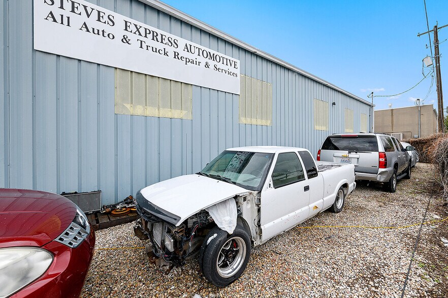 More Photos Of 560 W 800 S, Bountiful Auto Repair For Sale