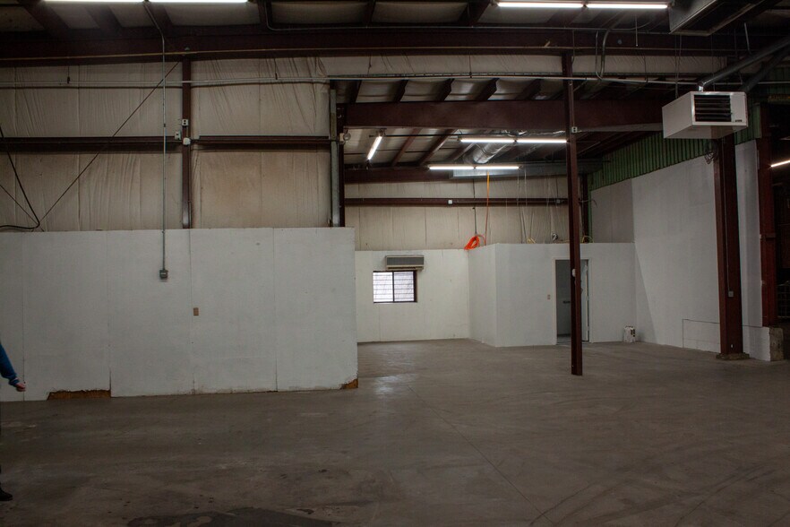 More Photos Of 10 Bartlett St, Allenstown Light Manufacturing For Lease