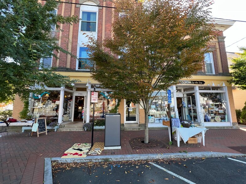 More Photos Of 782-788 Boston Post Rd, Madison Office For Lease