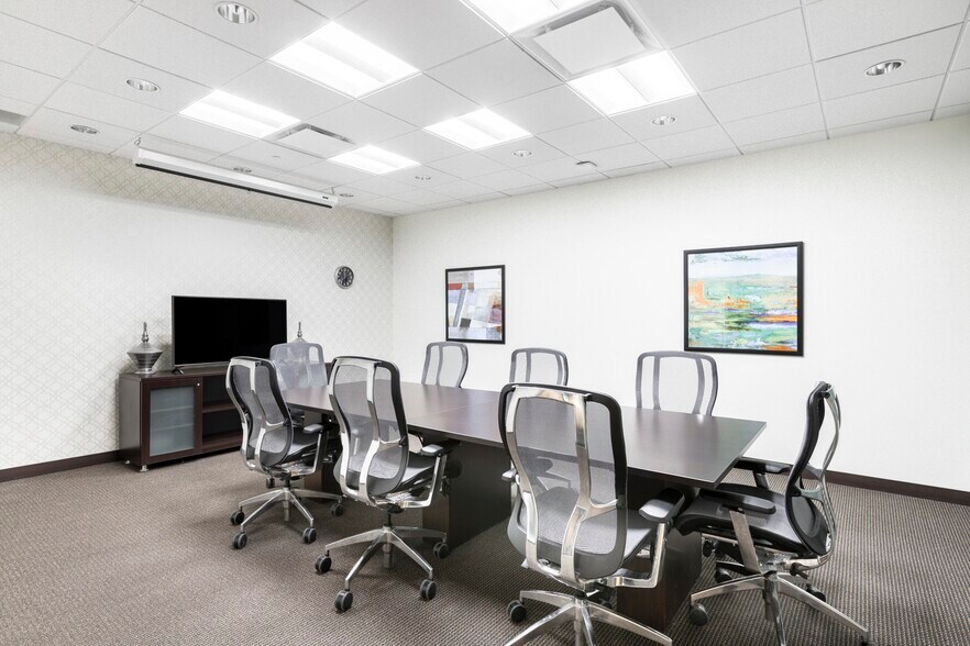 More Photos Of 2111-2283 S 67th St, Omaha Coworking Space