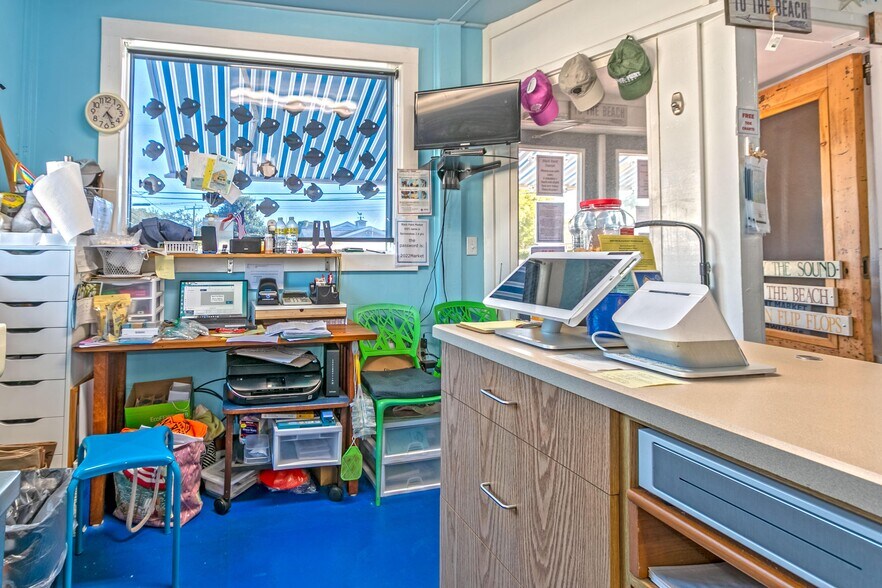 More Photos Of 35 Nehantic Dr, Niantic Storefront Retail Residential For Sale