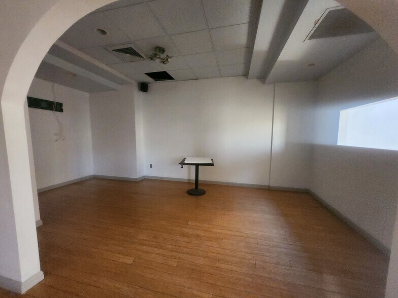 More Photos Of 4577-4585 Clairemont Dr, San Diego Storefront Retail Office For Lease