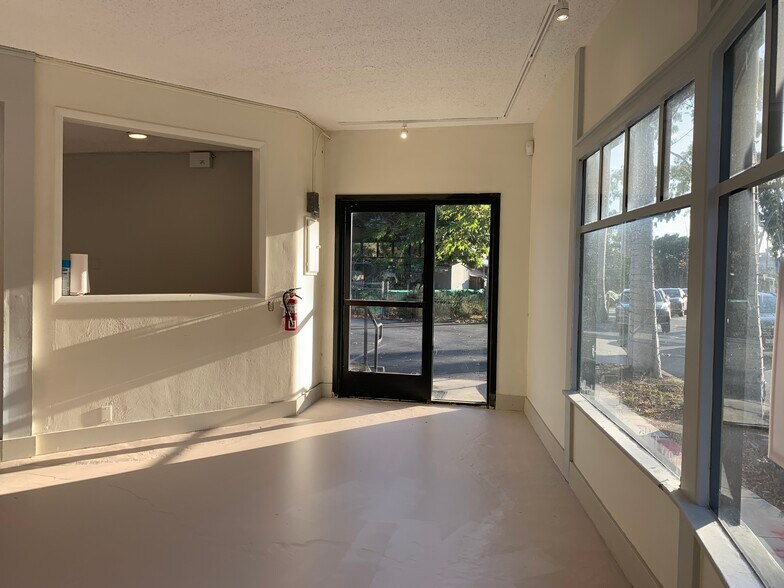 More Photos Of 480-506 Ocean Ave, Laguna Beach Storefront For Lease