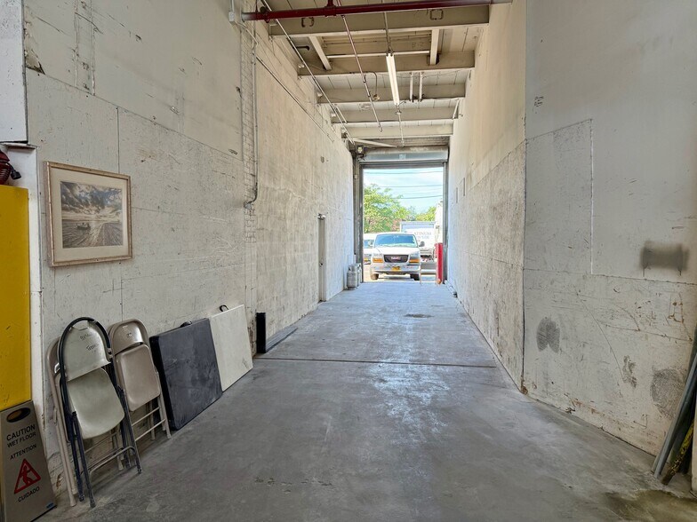 More Photos Of 41-55 Montgomery St, Belleville Warehouse For Lease