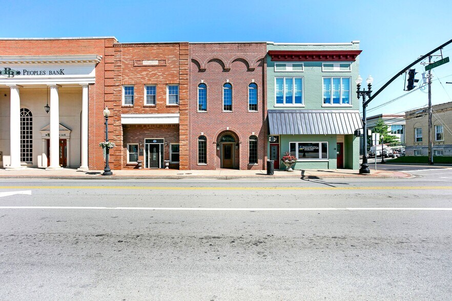Primary Photo Of 103 W Main St, Lebanon Office Residential For Lease