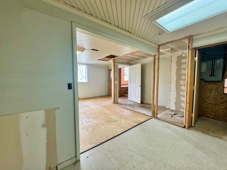 More Photos Of 868 State Route 3 and 12, Hinton Flex For Sale