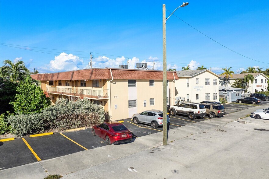 More Photos Of 701 NE 8th St, Hallandale Beach Apartments For Sale