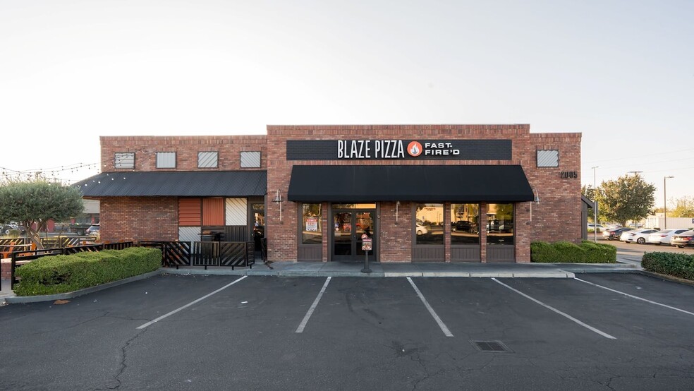 More Photos Of 2031 S Mooney Blvd, Visalia Unknown For Lease