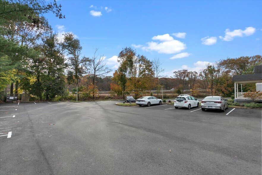 More Photos Of 2285 Whitney Ave, Hamden Medical For Sale