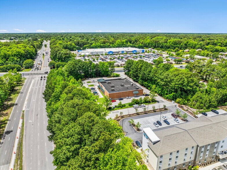 More Photos Of 2400 George Washington Memorial Hwy, Yorktown General Retail For Sale