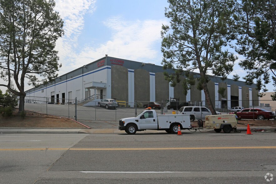 More Photos Of 190 W Crowther Ave, Placentia Warehouse For Lease